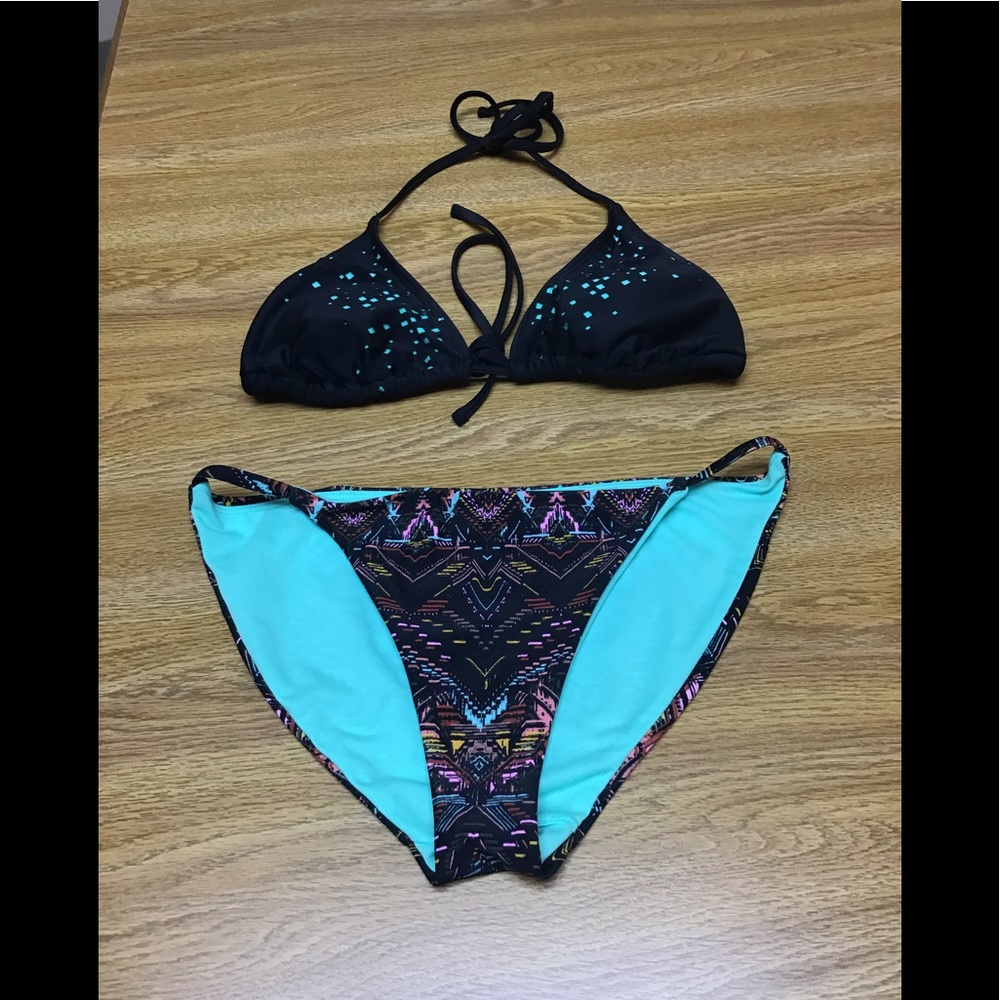 No Boundaries bikini bottom colorful 7/9 top triangle 7/9 blue under cro…